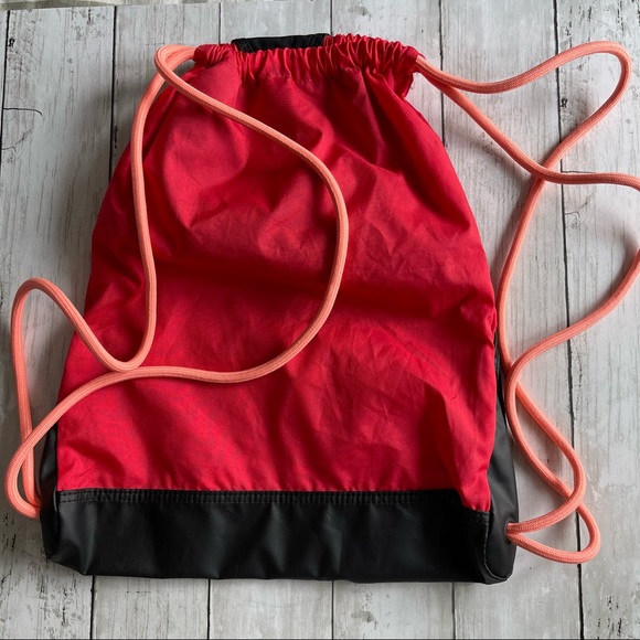 PREOWNED NIKE DRAWSTRING GYM BAG BACKPACK RED ORANGE BLACK - Picture 5 of 6